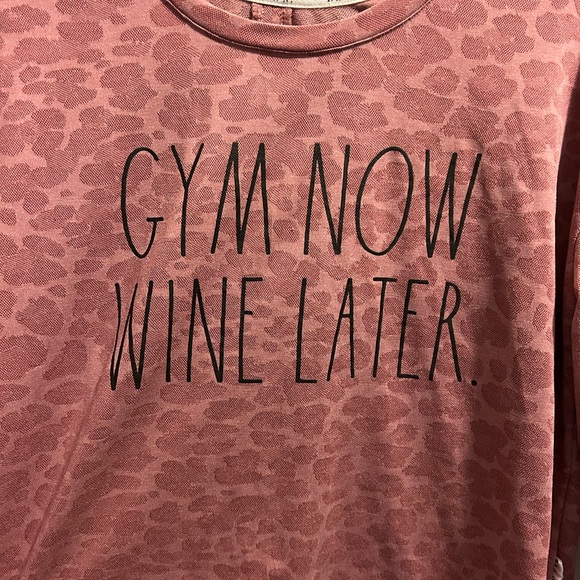 Rae Dunn long sleeve cheetah print workout top “gym now wine later”, open back - Picture 2 of 5